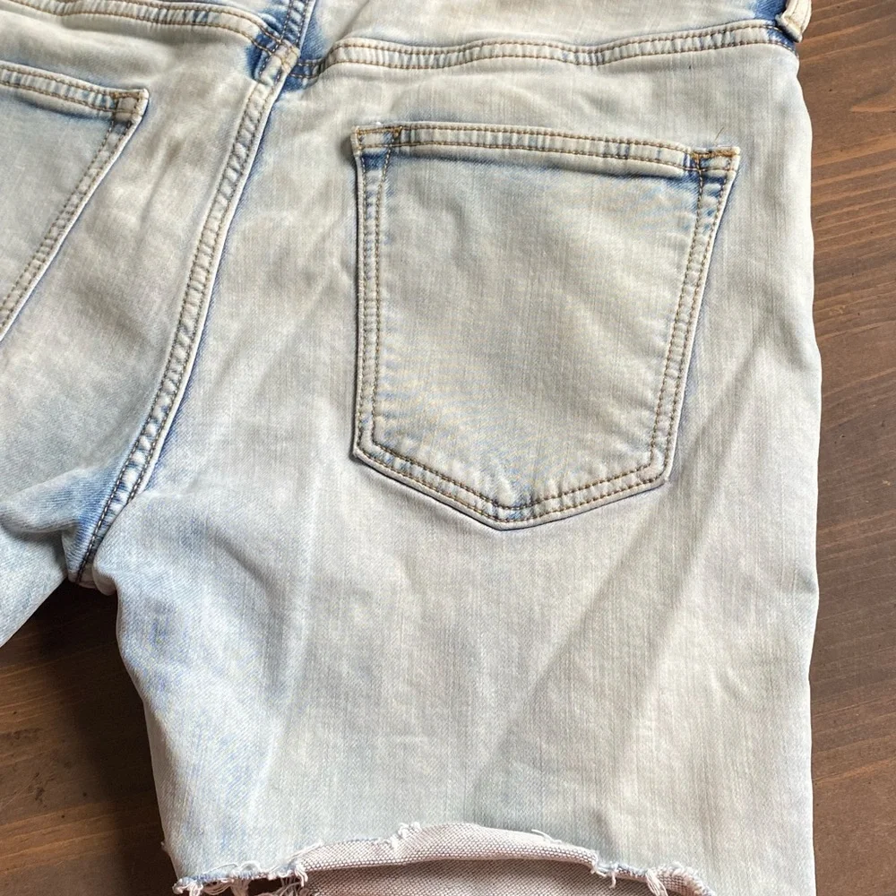 Old Navy Light Blue Jean Shorts for Men Size 32 Cut Offs Distressed Light‎ Wash